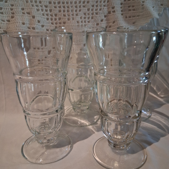 Indiana Glass Company Other - Vintage Fountain Glasses